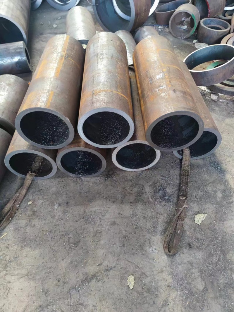 稻城稻城稻城12Cr1MovG无缝钢管切割