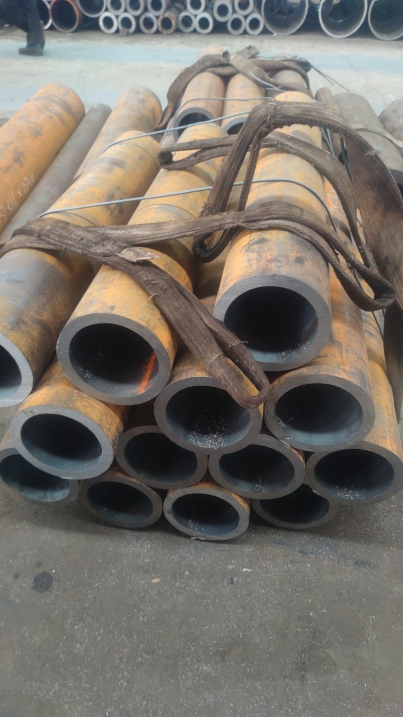 稻城稻城稻城15CrMoG无缝钢管切割